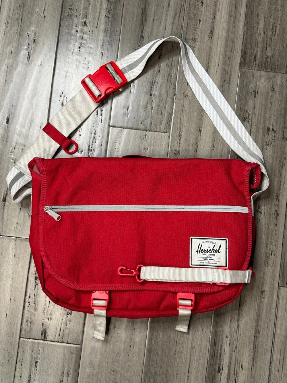 HERSCHEL SUPPLY CO. POP QUIZ MESSENGER BAG RED CANVAS LAPTOP TRAVEL CROSSBODY